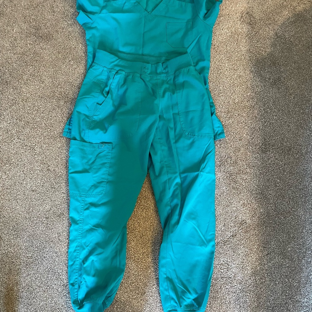 Color teal. Top size small bottoms small petite draw string missing